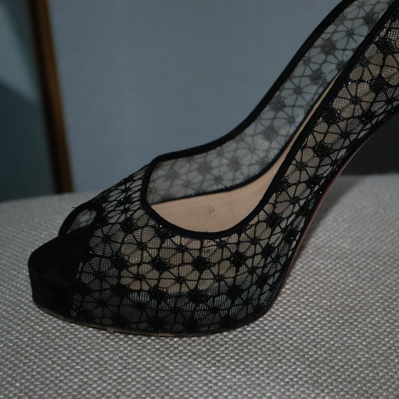 CHRISTIAN LOUBOUTIN - VERY LACE PLATFORM PUMPS - Picture 5 of 12